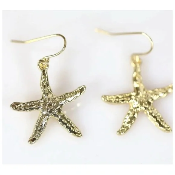 Layered Gold Coral Seashell Necklace - Picture 6 of 7